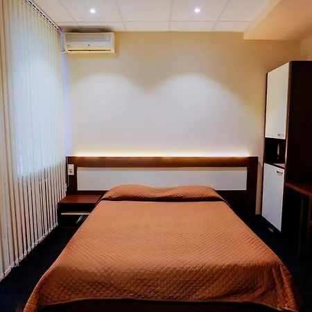 Comfort Hotel & Hostel-2