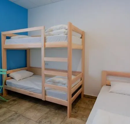 Comfort Hotel & Hostel-3